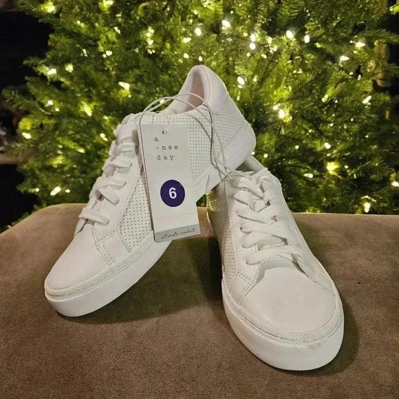 A New Day all white sneakers women's size 6 - Picture 2 of 7